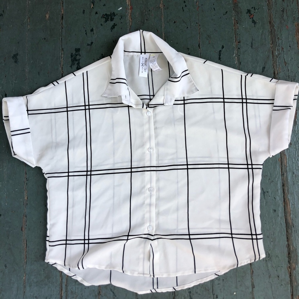 Nice black and white button up blouse
